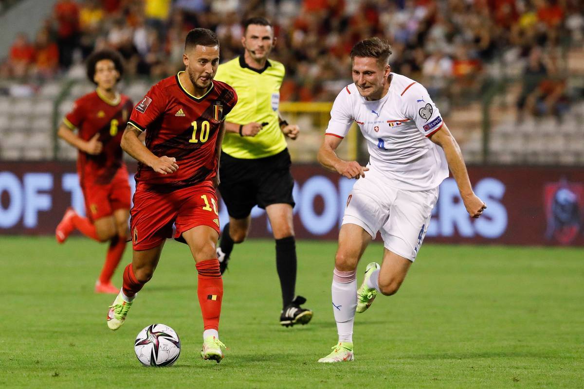 包含博洛尼亚中场状态火热，成为球队核心的词条