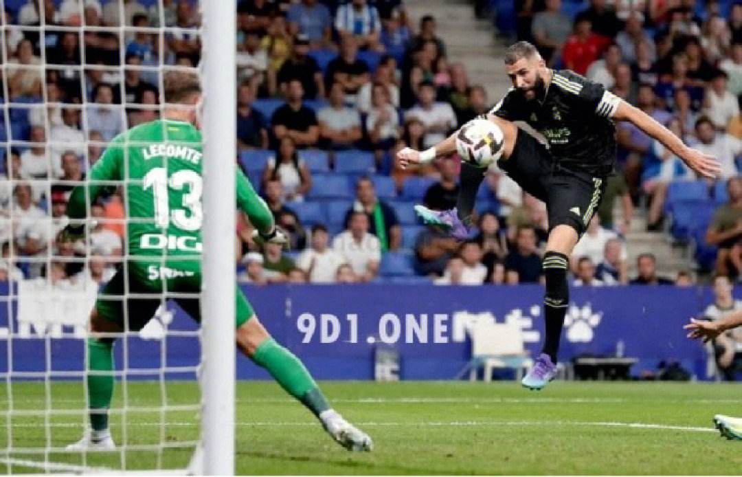 包含意大利豪门击败法国劲旅，小组出线悬念蒙上阴影的词条