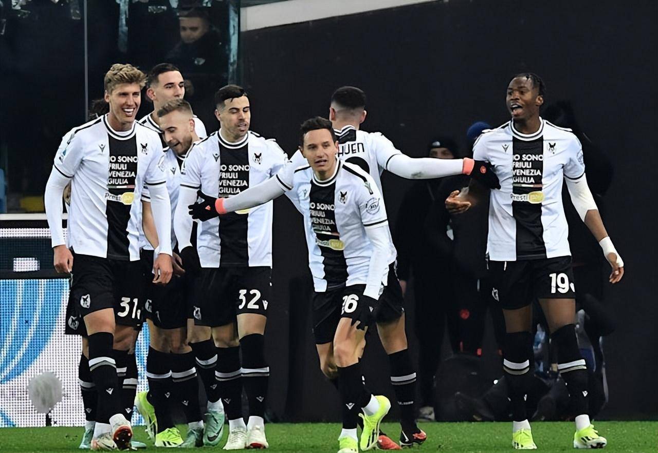 世俱杯参赛资格-那不勒斯前锋连续两场比赛功成名就的简单介绍