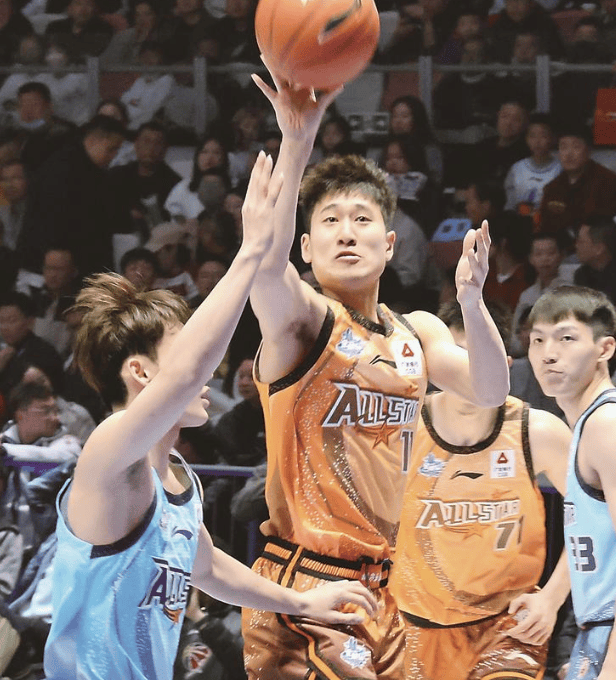 世俱杯冠军-一支球队在中国职业篮球联赛中逆转获胜