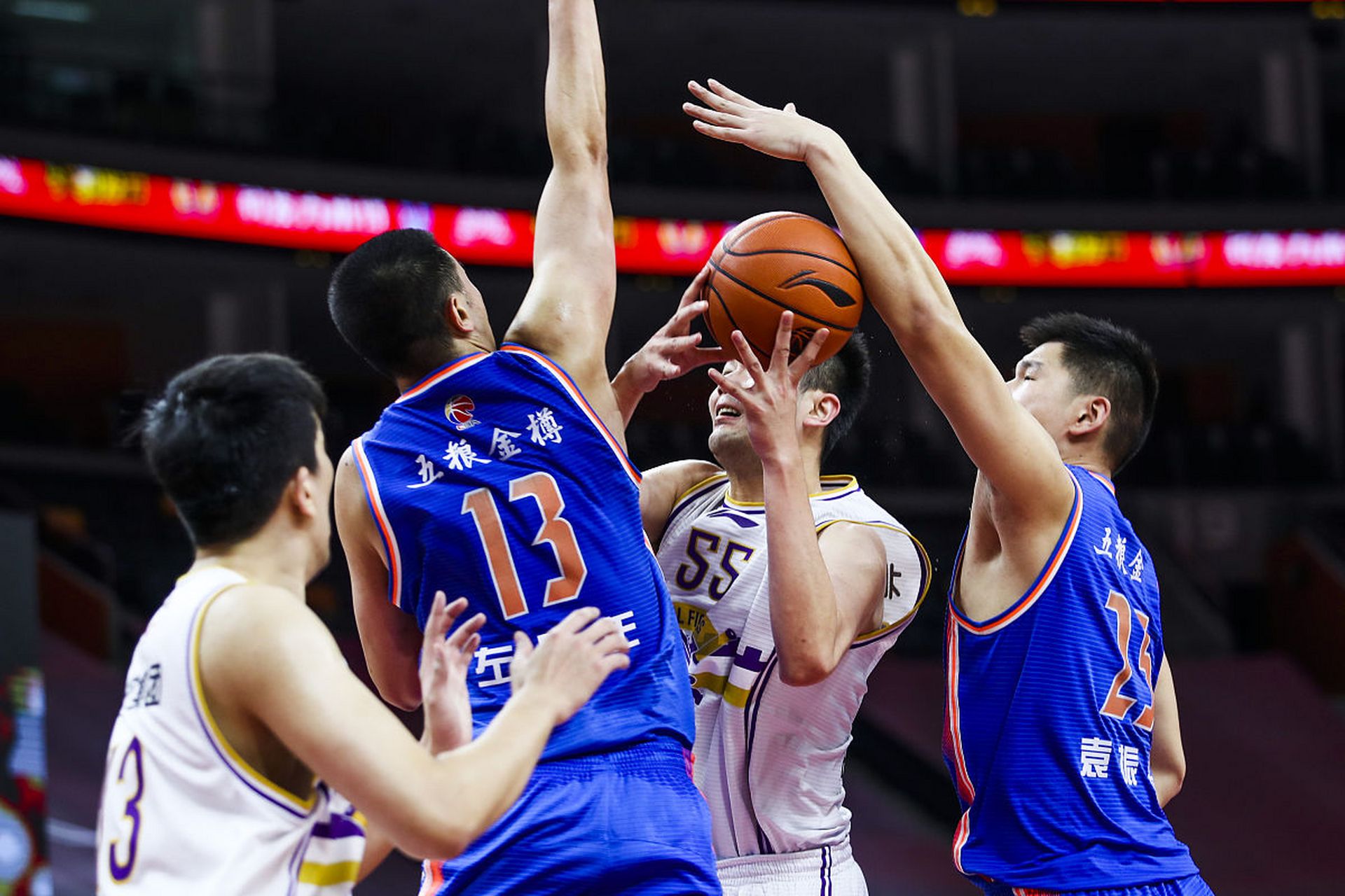 一支球队在中国职业篮球联赛中逆转获胜