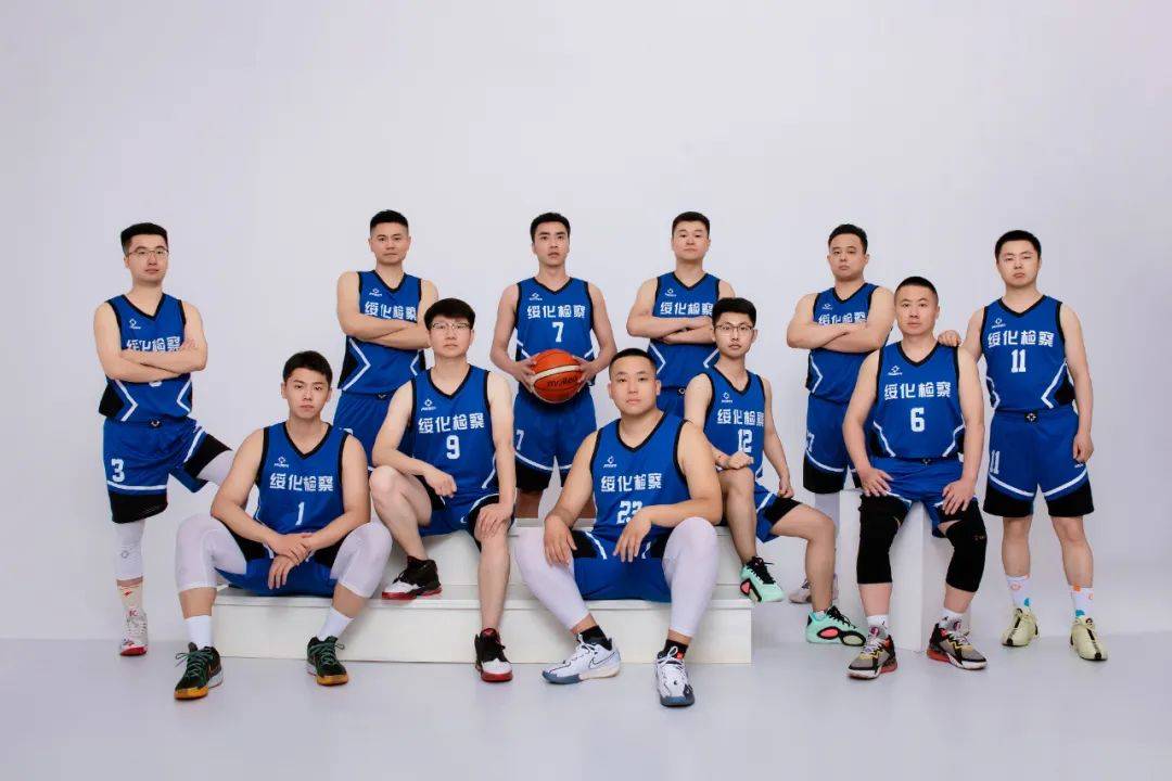 体育比赛中，一支队伍取得了关键性胜利