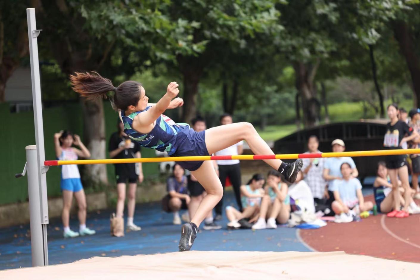 世俱杯2025-包含加拿大田径选手挑战自我，超越极限的词条