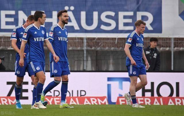 沙尔克主教练公布新战术，备战下一场比赛