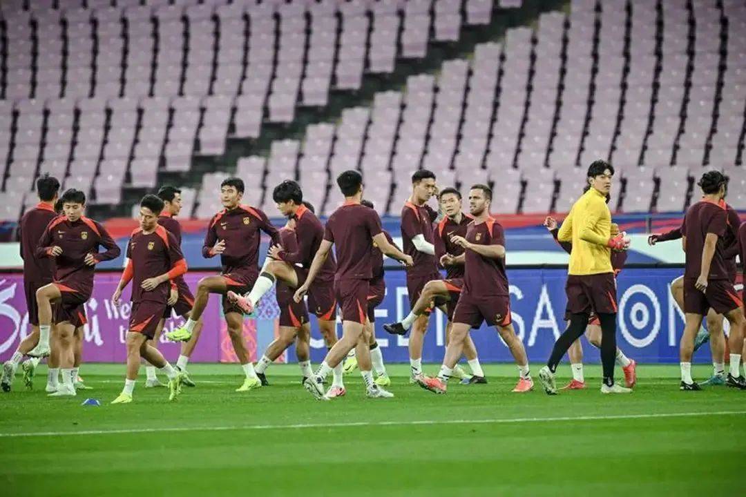 一场激烈角逐，球队以点之差一举获胜