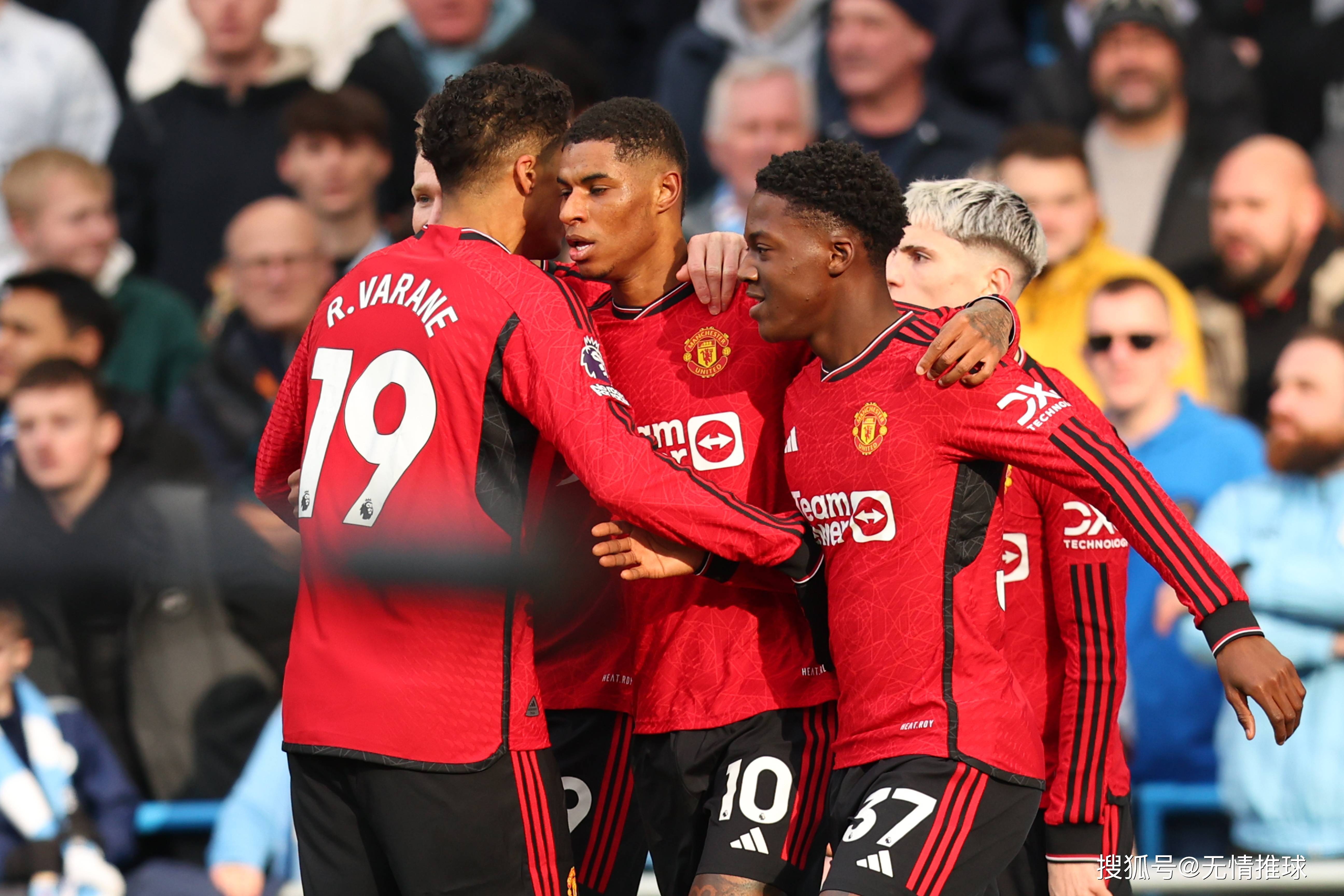 世俱杯时间-曼联客场失败惊险，近距离落后联赛榜首