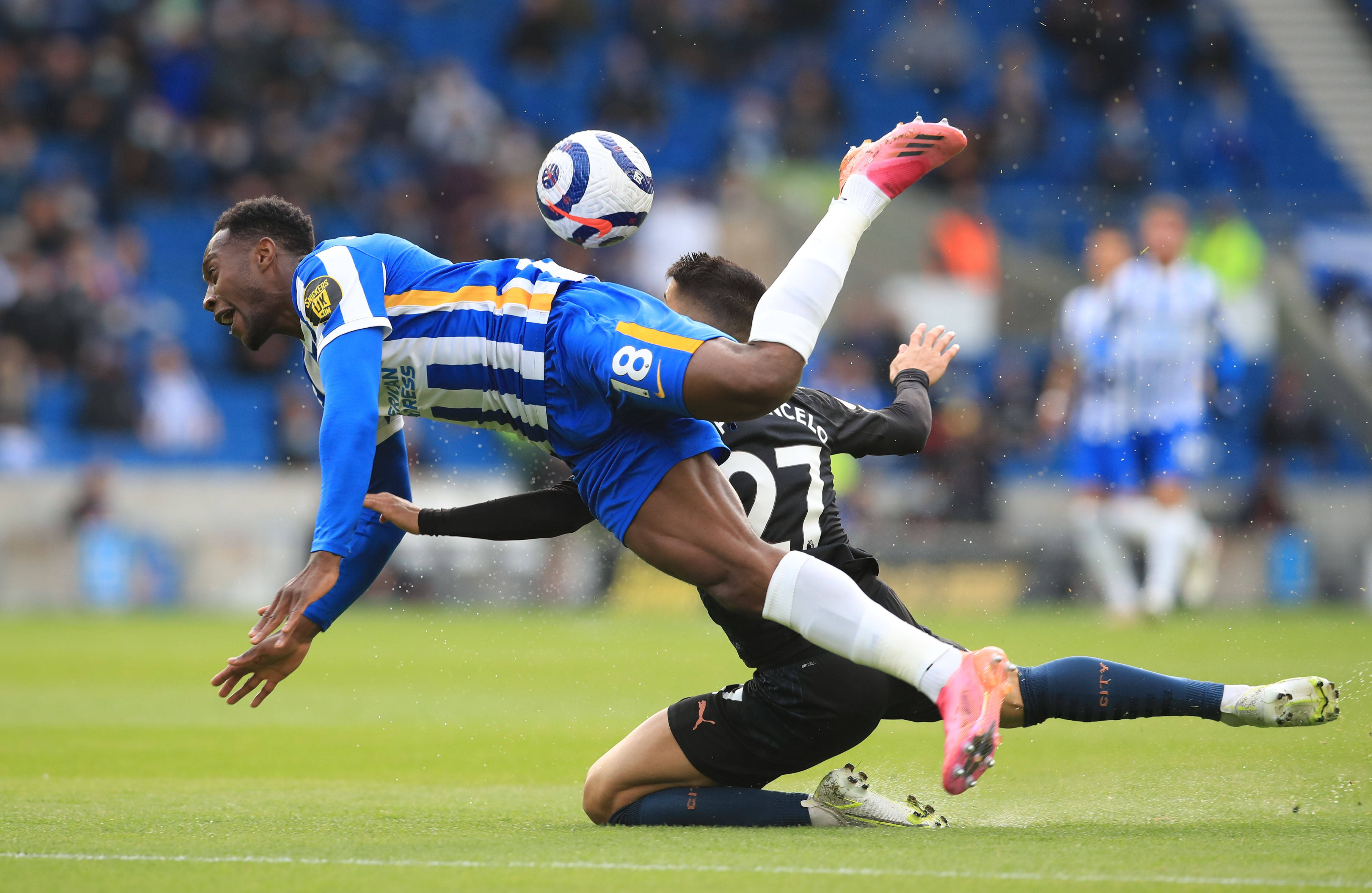 欧预赛精彩瞬间：多场比赛火爆上演