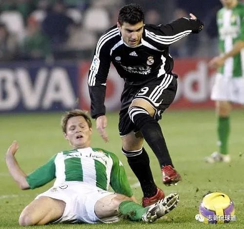 世俱杯参赛资格-格拉纳达绝杀贝蒂斯，赢得悬念胜利