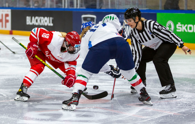 包含棒捷克力克瑞典，成功赢得进入决赛的机会的词条