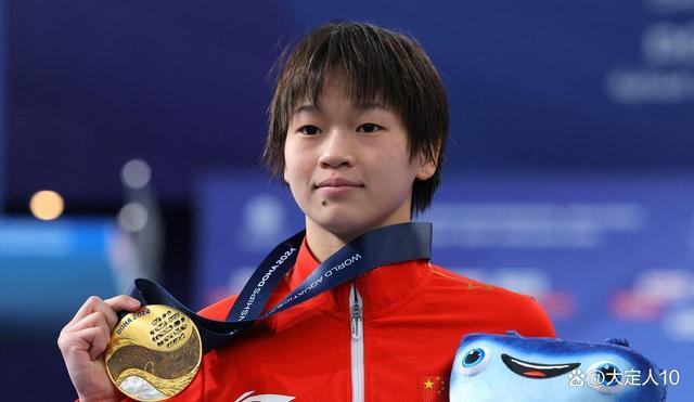 跳水选手风头一时无两，引人注目