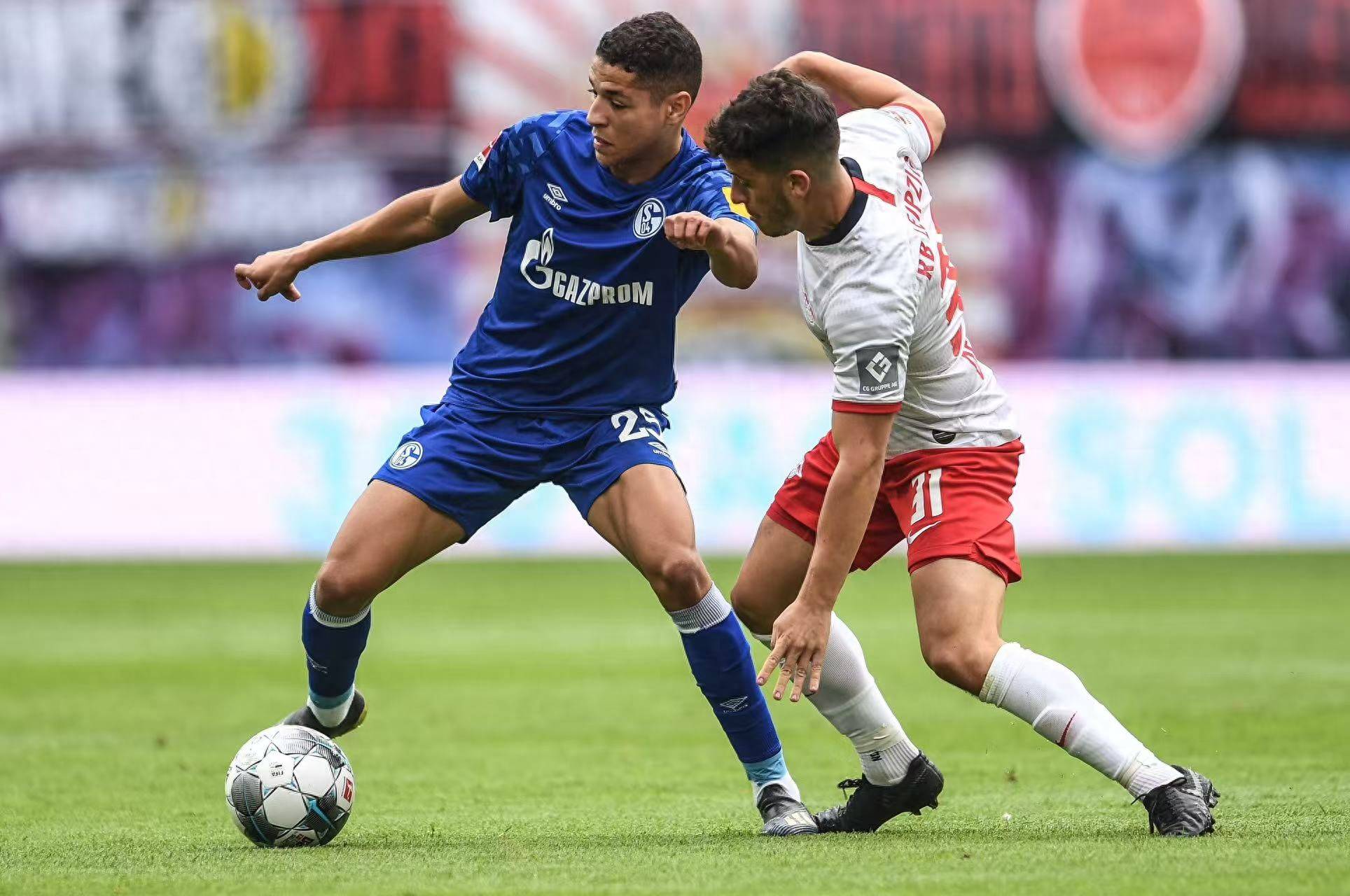 柏林赫塔中场配合默契，取得连胜