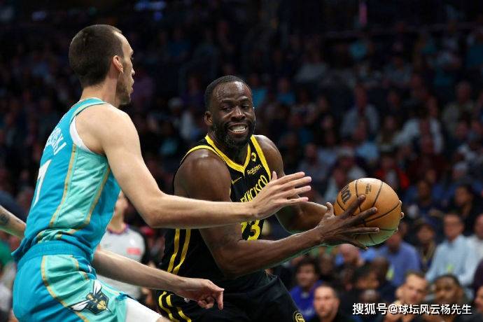 黄蜂队凭借团队合作，成功逆转比赛取得胜利的简单介绍