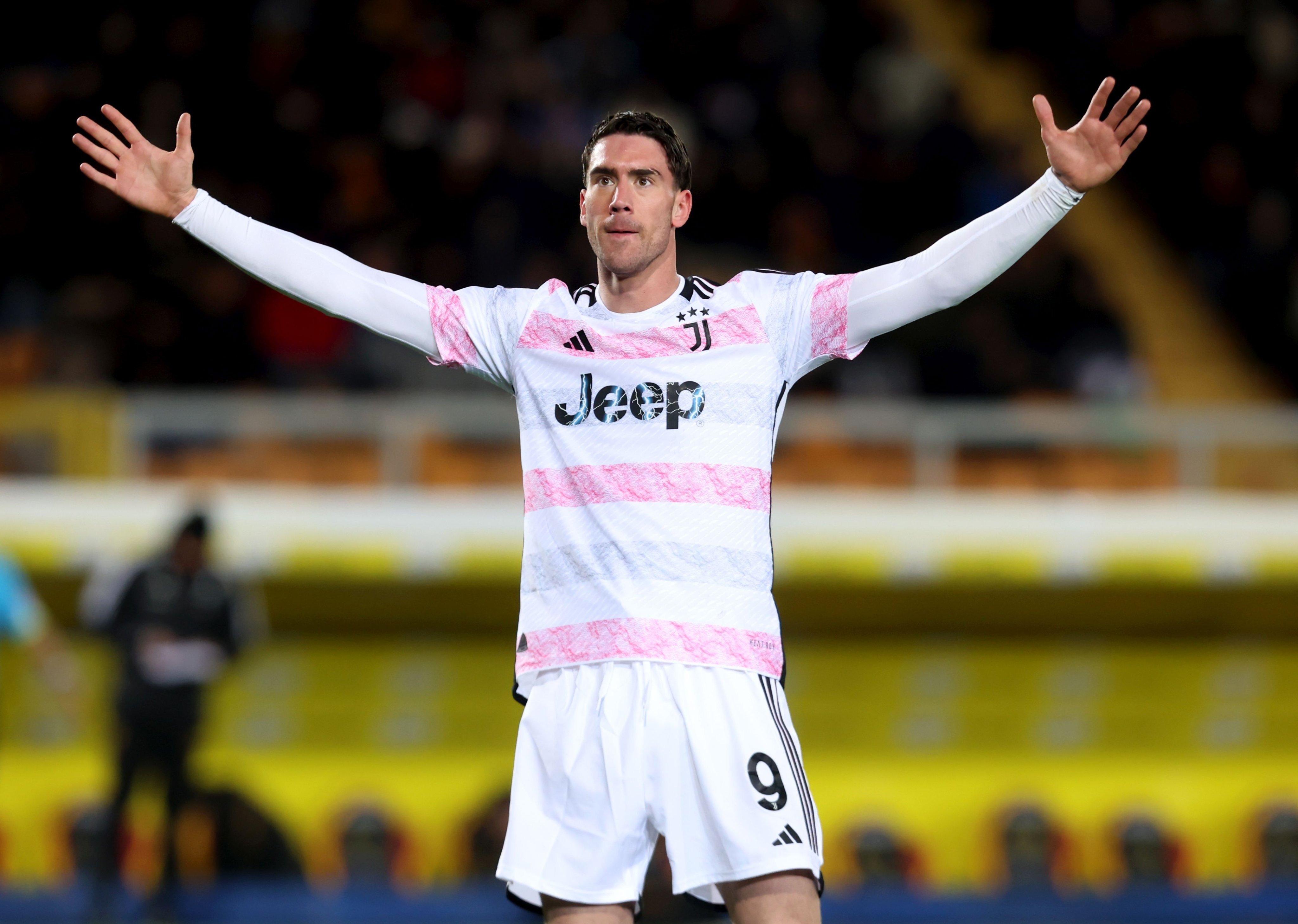 世俱杯官网-包含意甲联赛中某位球员的表现备受瞩目的词条