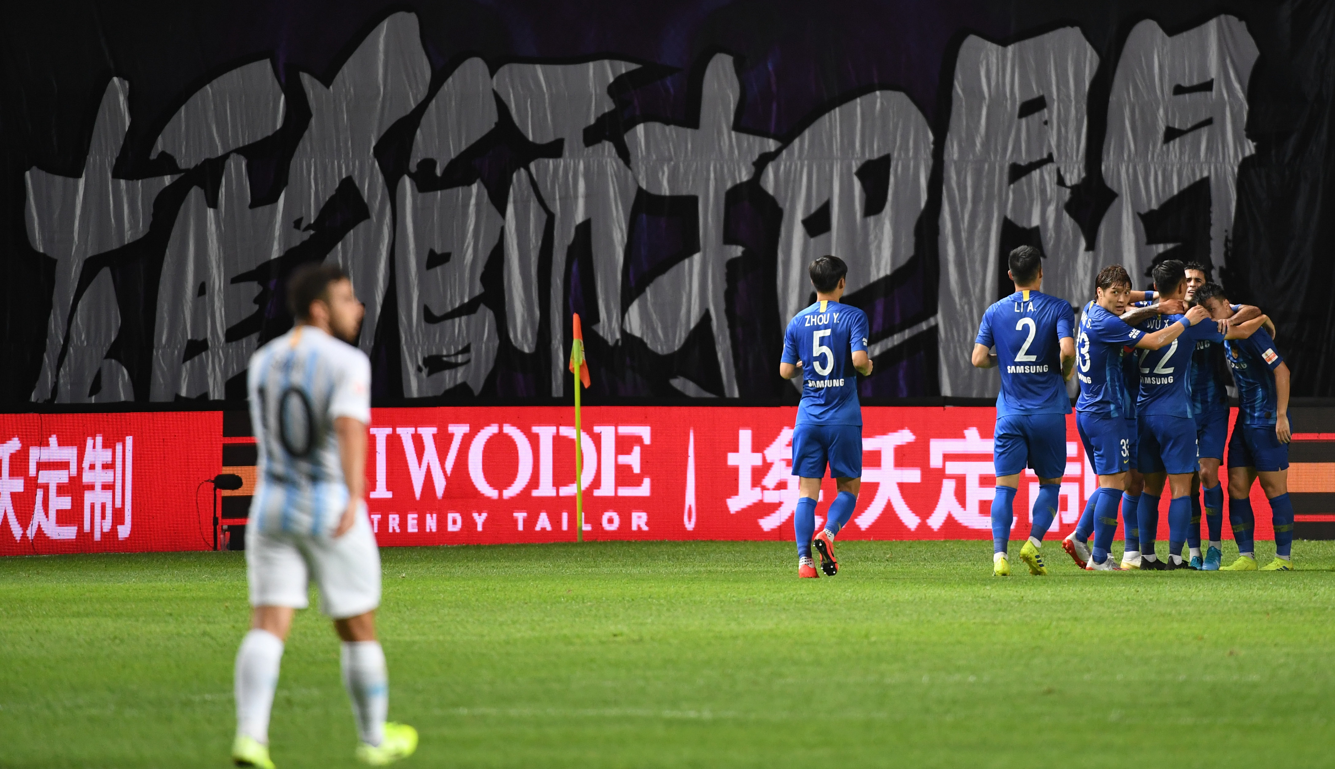 江苏苏宁客场击败广州富力，稳固战绩的简单介绍