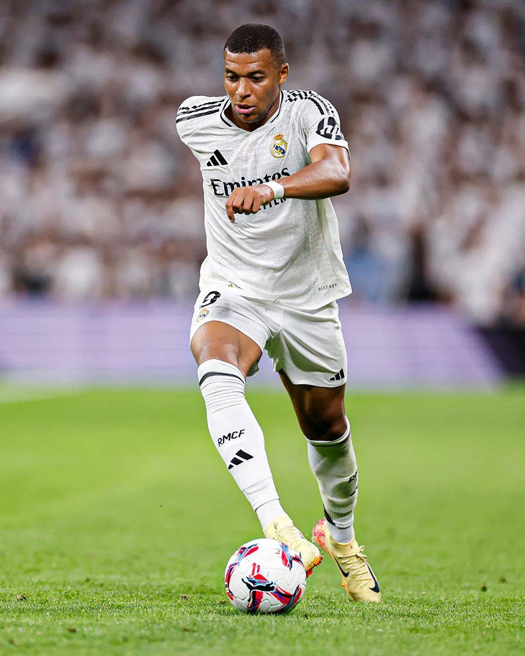 法甲球队新晋球员表现亮眼，赛季开门红