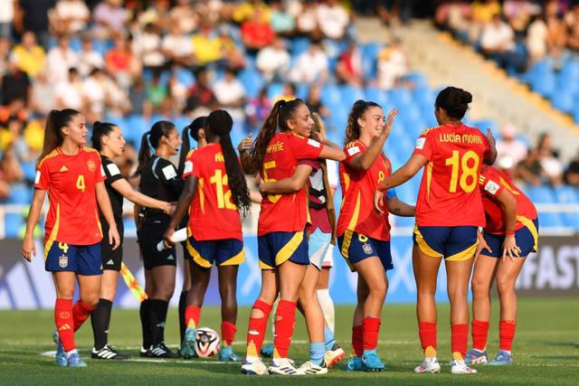 阿根廷女足队员荣获最佳射手