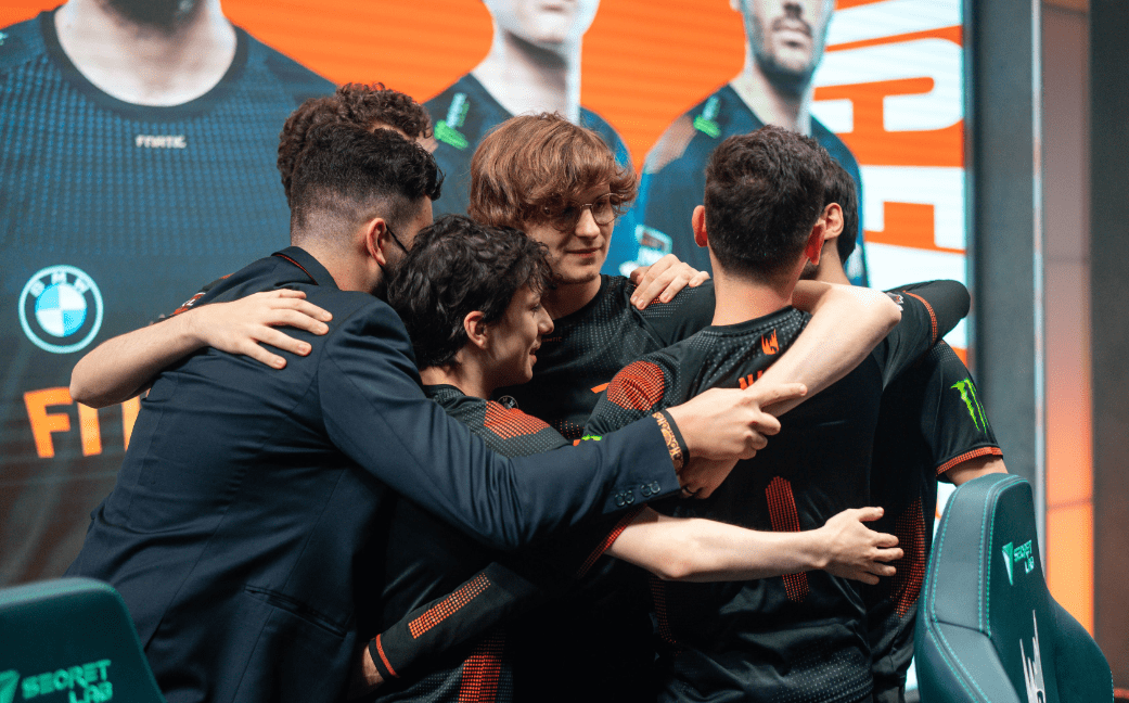 世俱杯直播-MAD碾压FNC，Gumayusi关键团战开团秒人峡谷大战全球总决赛，引爆全场热议的简单介绍