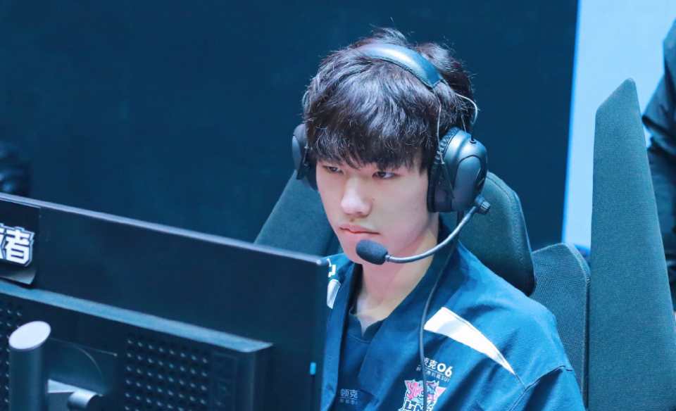 HKA碾压TES，Scout极限生还后反打鏖战多局全球总决赛，锁定晋级资格