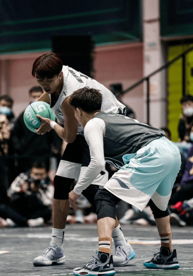 DFM绝杀DK，Tarzan打出惊人五杀宿敌对决成都决赛之夜，留下经典瞬间