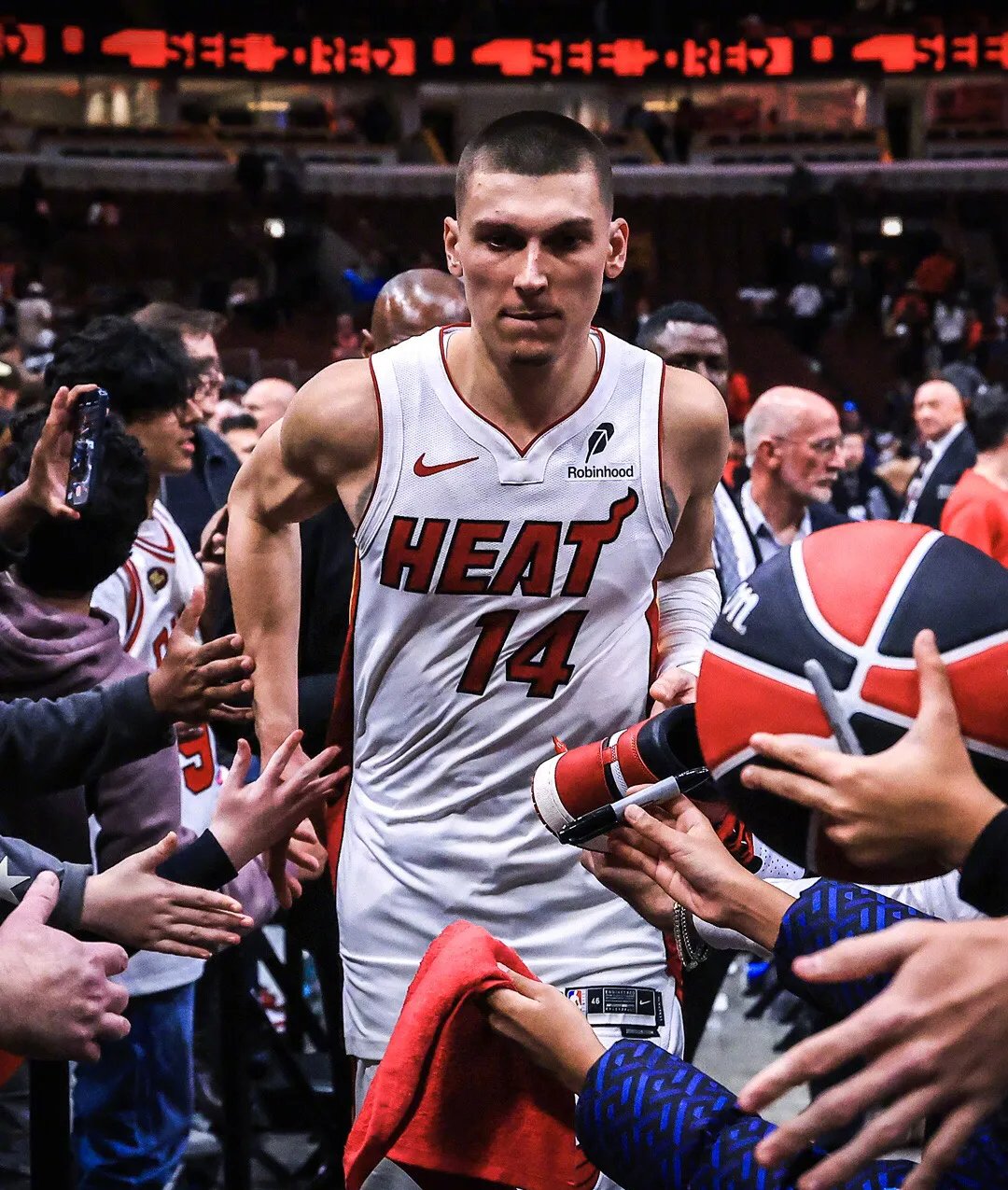 热火不敌独行侠，巴特勒受伤影响比赛进程