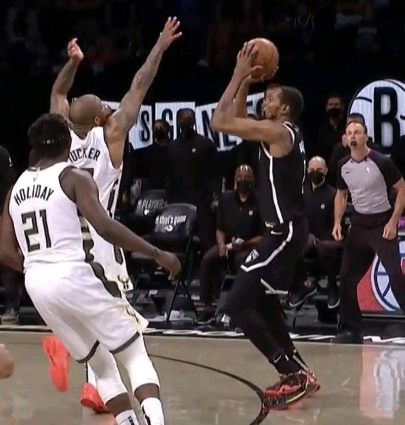 世俱杯决赛-雄鹿逆转黄蜂，字母哥独得40分的简单介绍