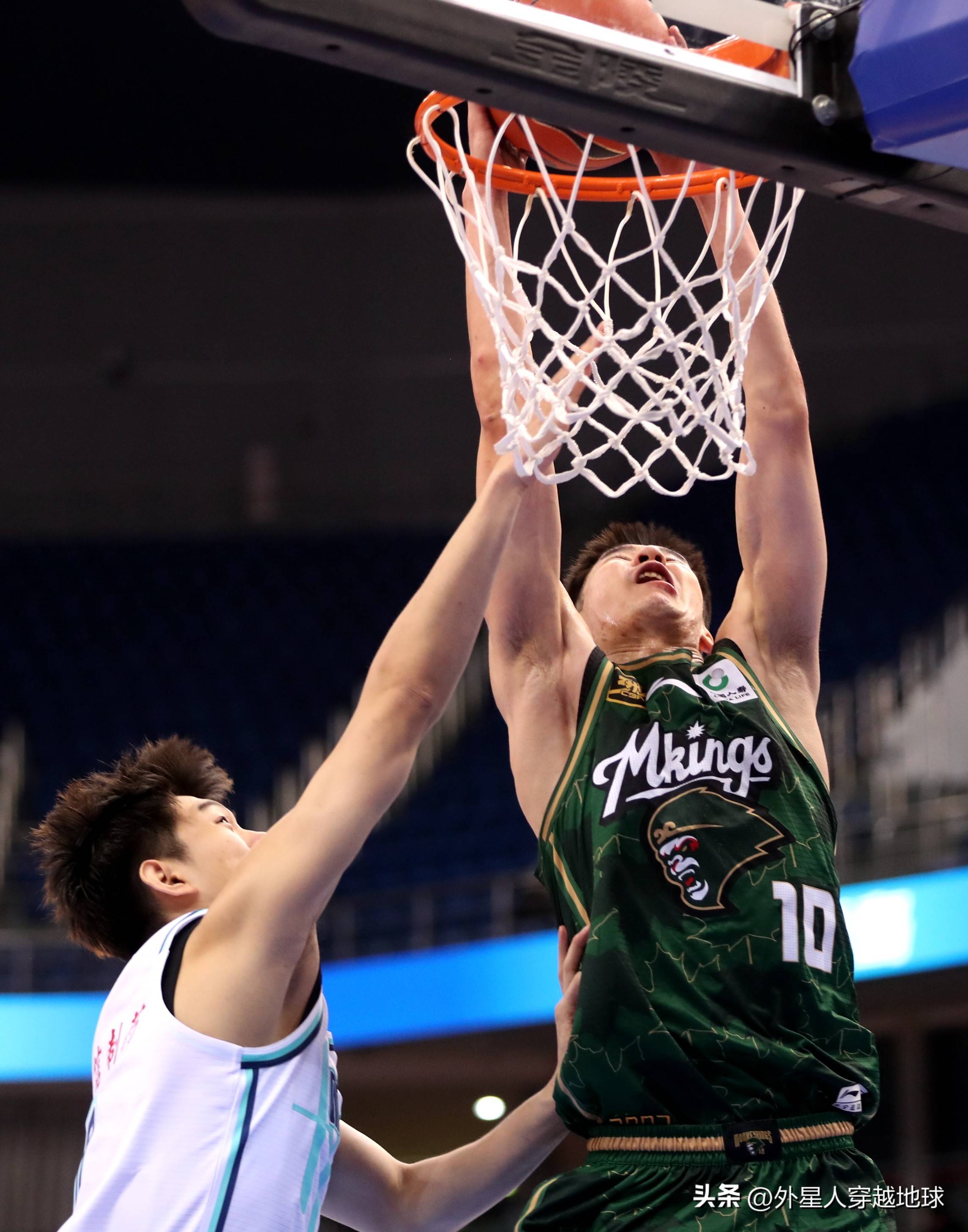 世俱杯奖金-现代篮球比赛备受瞩目，势不可挡