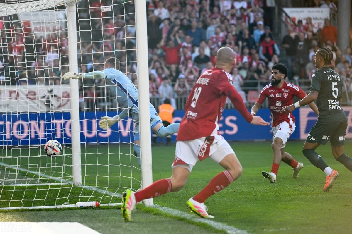 世俱杯冠军-摩纳哥队迎来挑战，信心十足备战