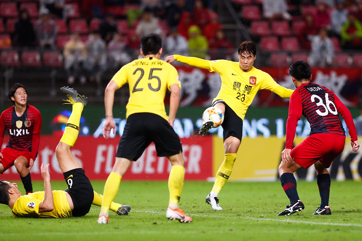 包含精彩比赛中球员技术娴熟，带领球队夺取胜利的词条