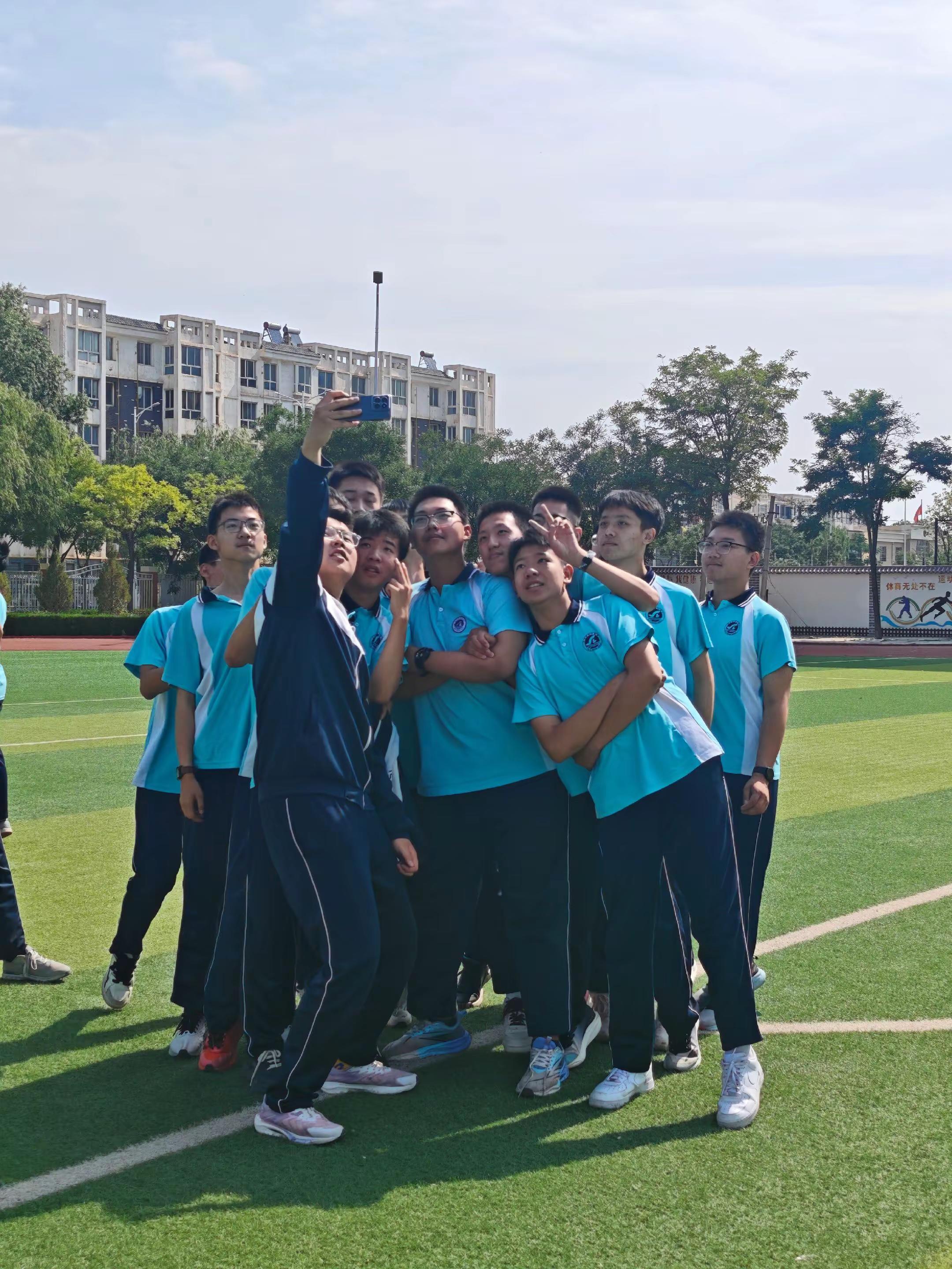 世俱杯决赛-爵士逆转深圳队，郭艾伦刷新纪录