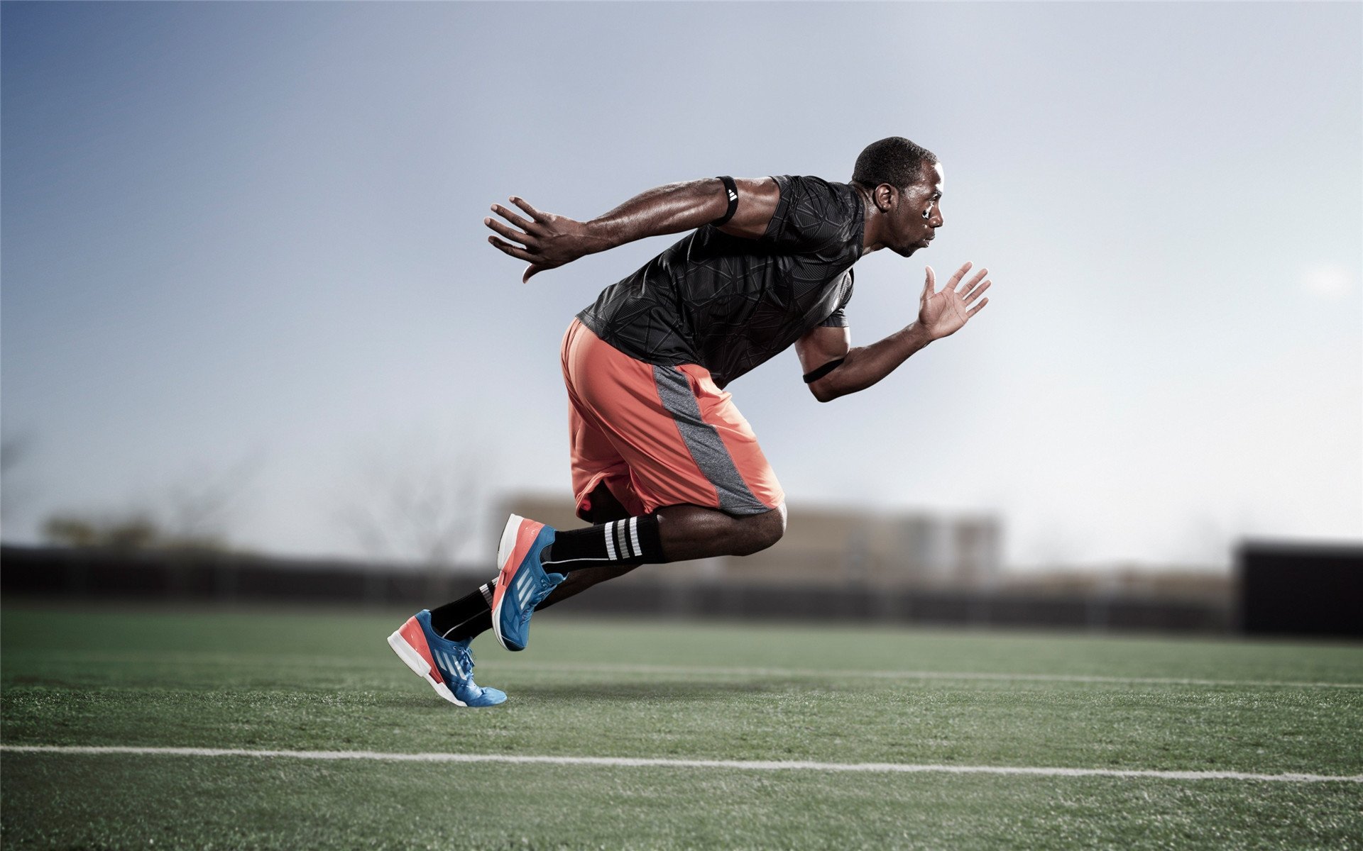 世俱杯官网-政治灾难与体育奇迹，楚阿梅尼一脚踢碎两个世界的悬疑